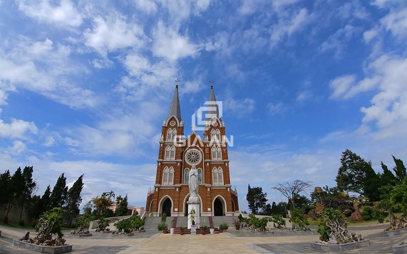 - Nhà thờ Thánh Mẫu tại Bảo Lộc