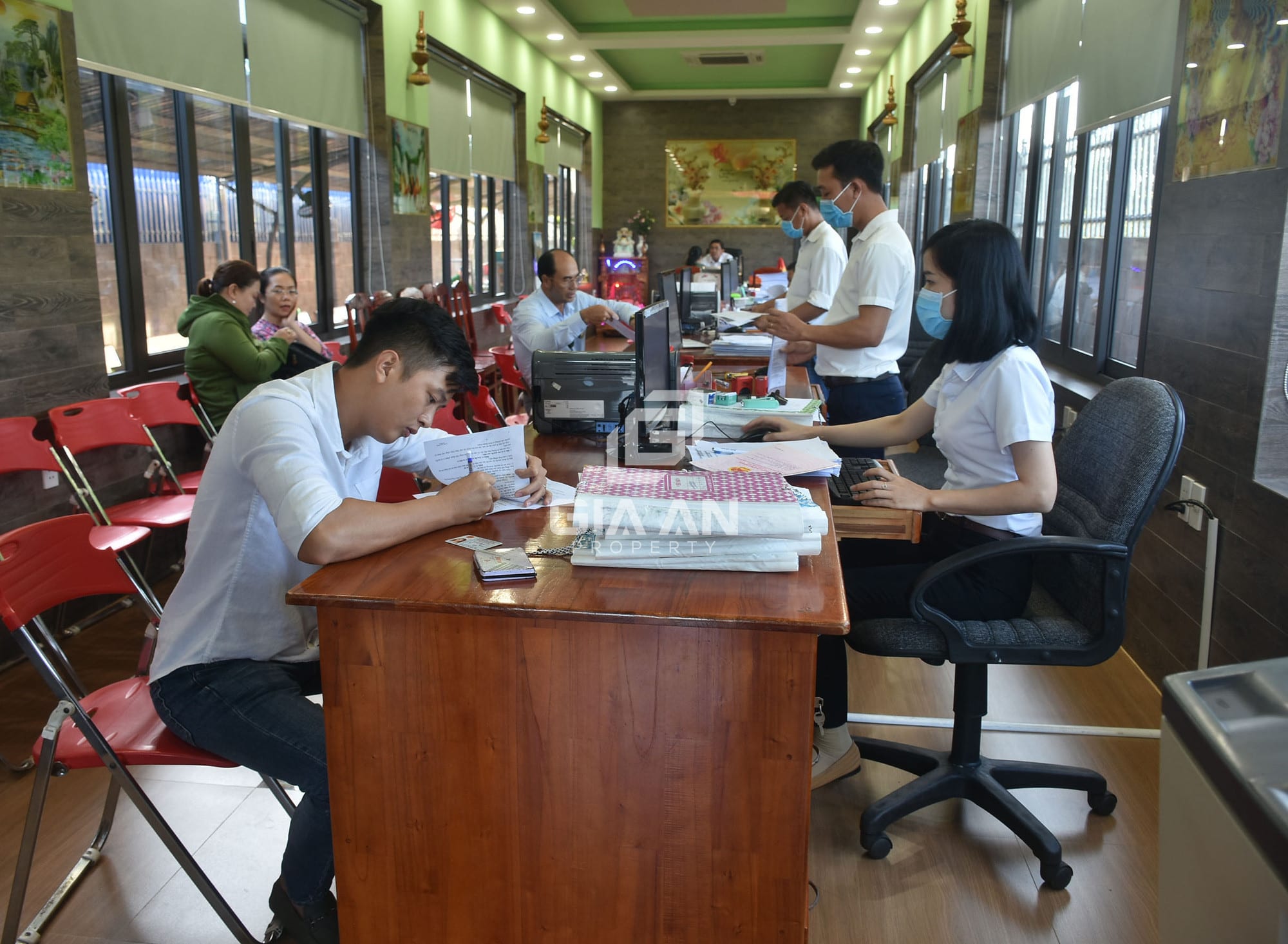 Bà Rịa - Vũng Tàu: Giá đất tăng 3 lần, phải thêm 2 phòng công chứng để đáp ứng chuyển nhượng - Ảnh 1. Bà Rịa - Vũng Tàu: Giá đất tăng 3 lần, phải thêm 2 phòng công chứng để đáp ứng chuyển nhượng - Ảnh 1.