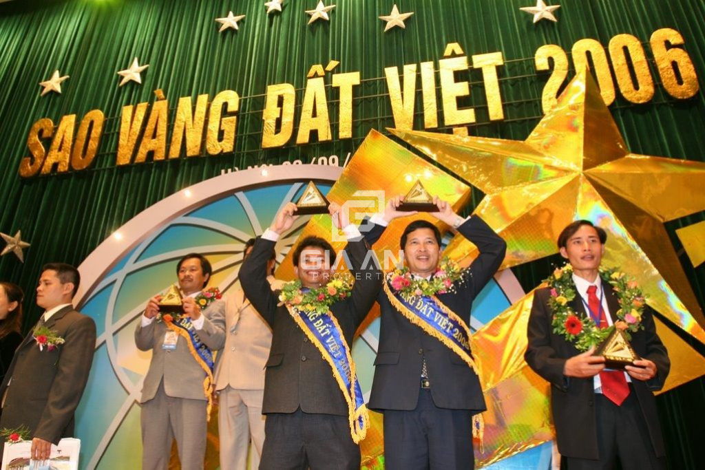 Luật sư Phạm Thành Long đạt giải thưởng Sao Vàng Đất Việt