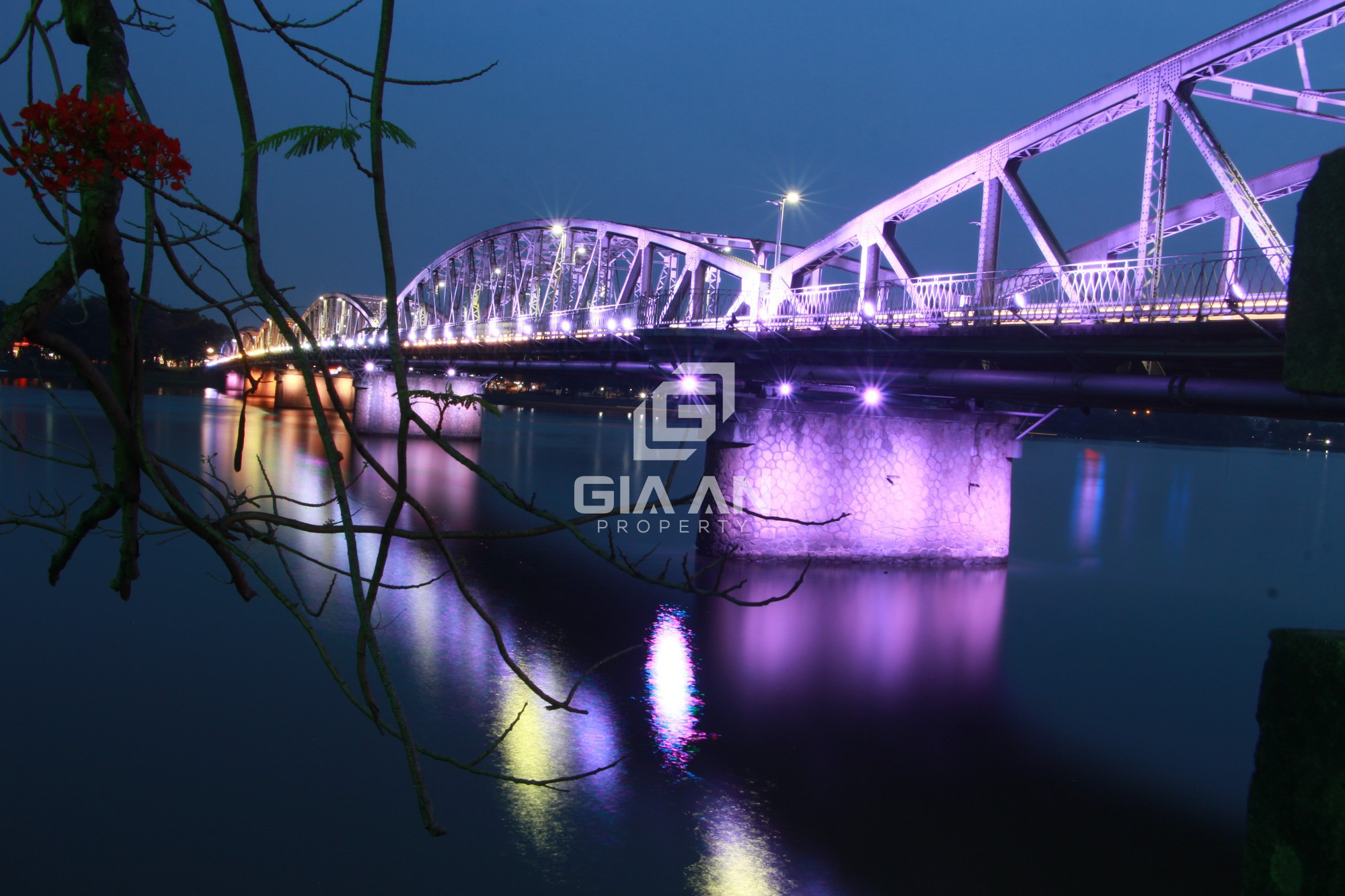 Cầu Trường Tiền địa điểm du lịch nổi tiếng thành phố Huế
