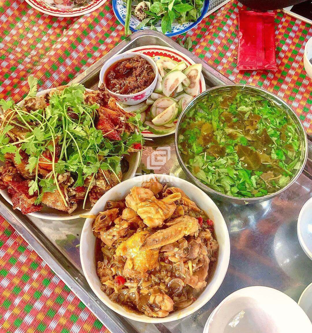 Đi Quy Nhơn ăn gì? TOP những món ăn nhìn thôi đã thèm - 27 Bàn tiệc gà chỉ với các món làm hoàn toàn từ gà